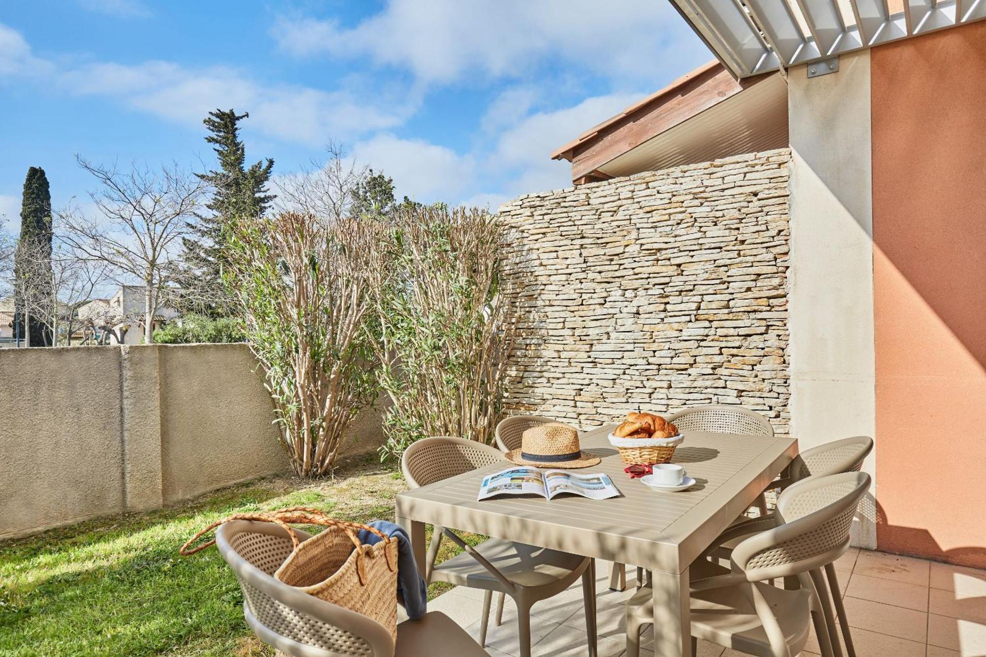 Residence Odalys Le Mas Des Flamants Aigues-Mortes Exterior photo