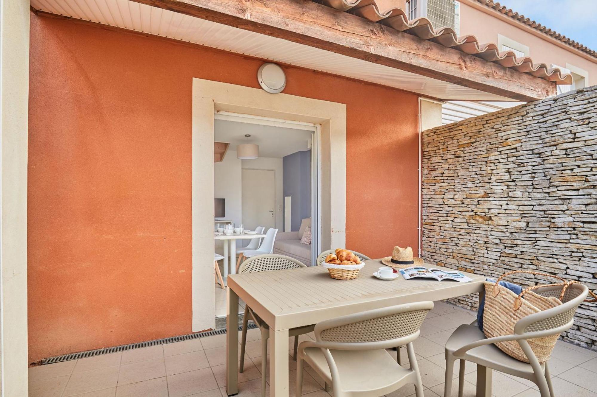 Residence Odalys Le Mas Des Flamants Aigues-Mortes Exterior photo
